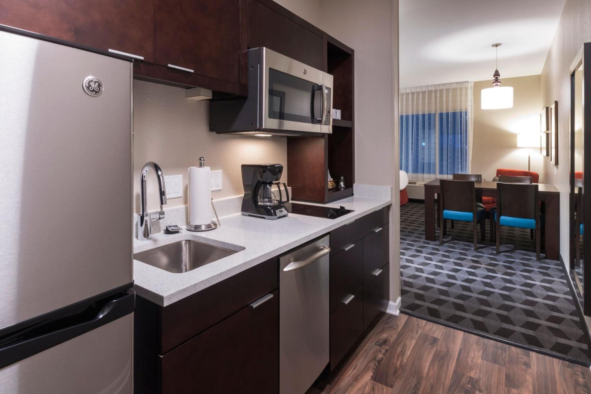 Towneplace Suites By Marriott Hays Buitenkant foto