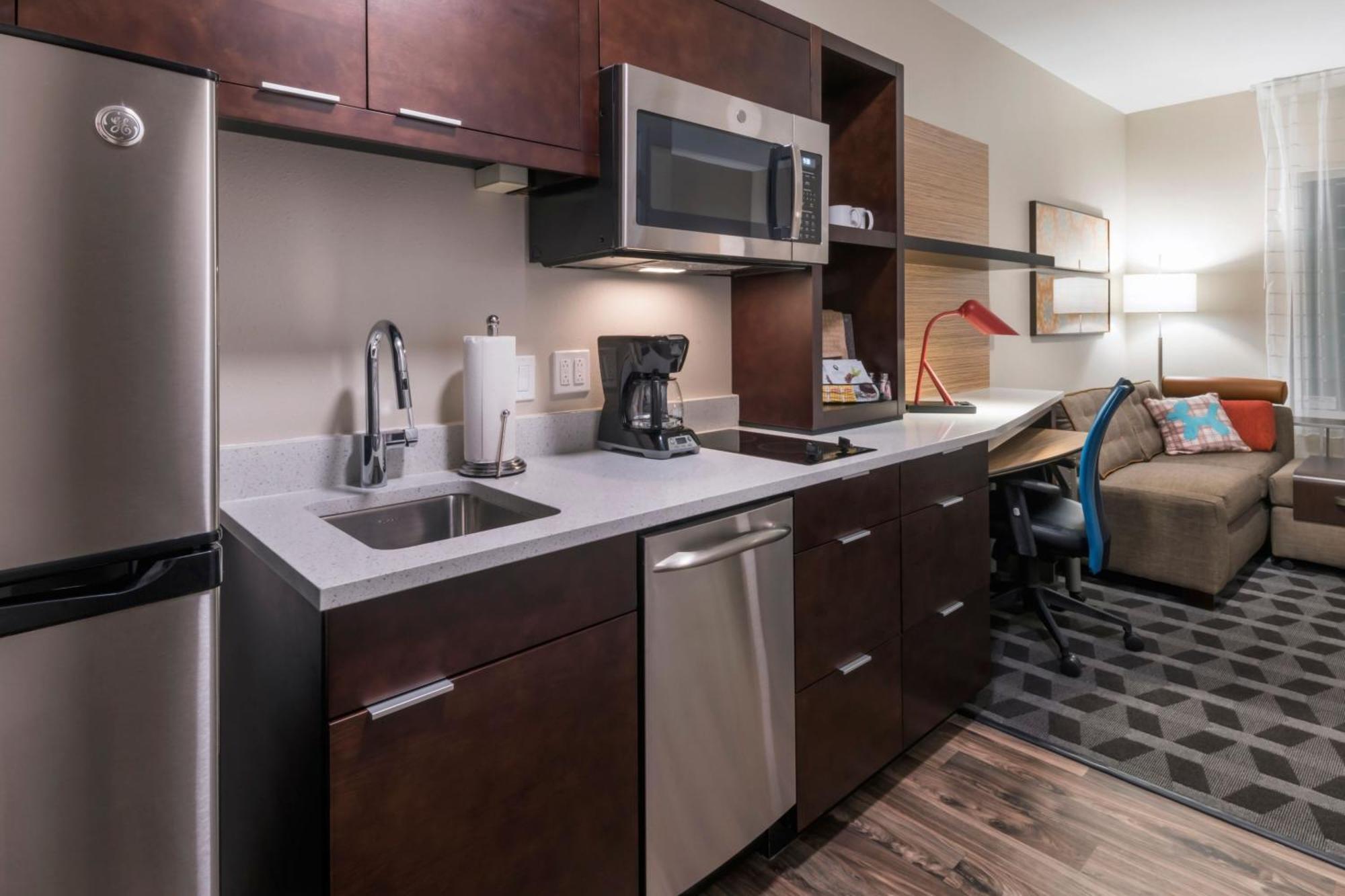 Towneplace Suites By Marriott Hays Buitenkant foto