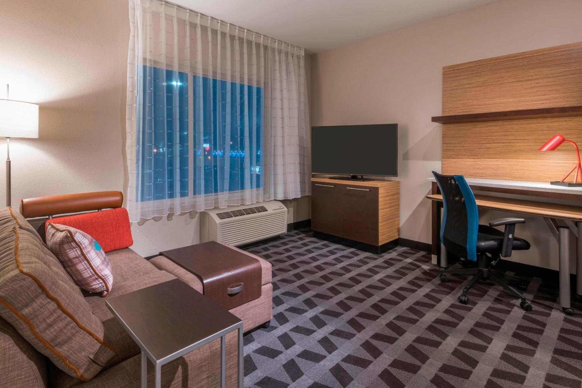 Towneplace Suites By Marriott Hays Buitenkant foto