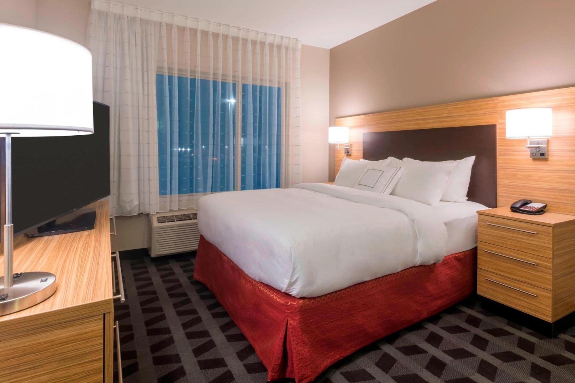 Towneplace Suites By Marriott Hays Buitenkant foto