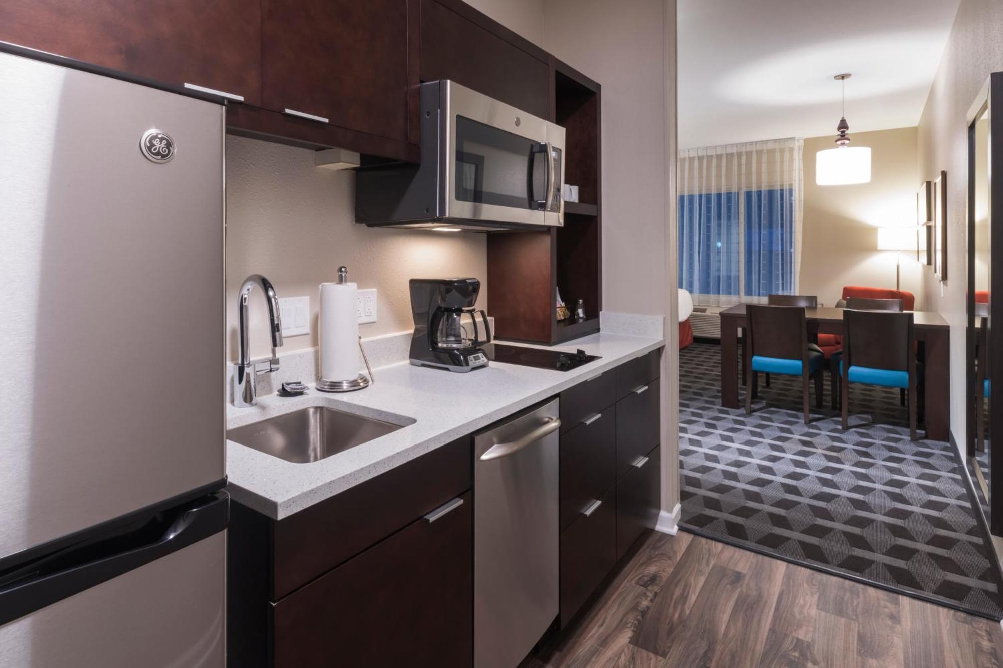 Towneplace Suites By Marriott Hays Buitenkant foto