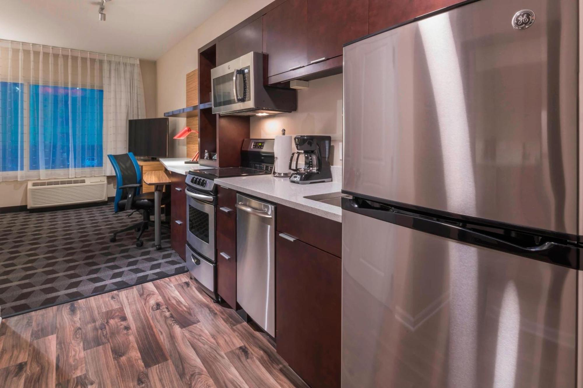Towneplace Suites By Marriott Hays Buitenkant foto