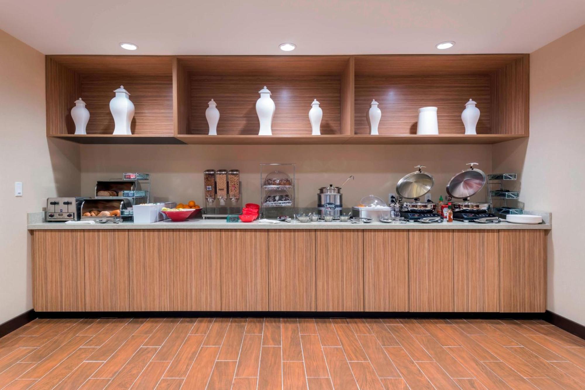 Towneplace Suites By Marriott Hays Buitenkant foto