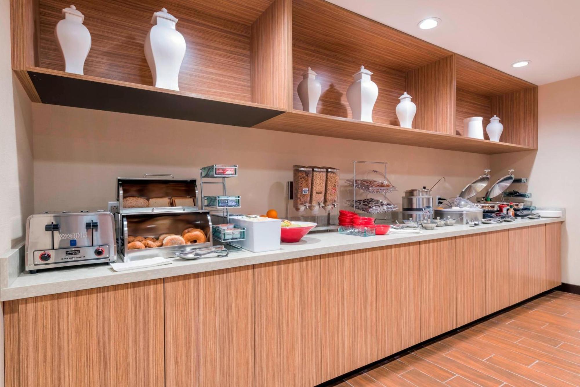 Towneplace Suites By Marriott Hays Buitenkant foto