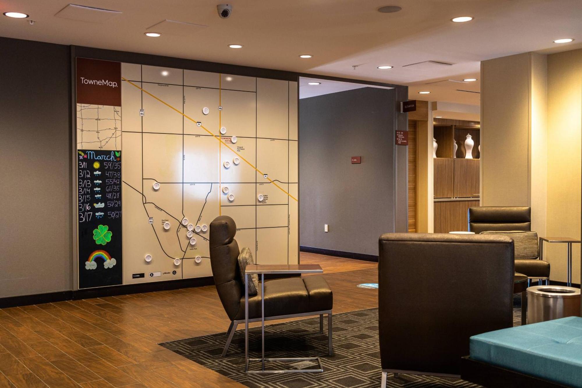 Towneplace Suites By Marriott Hays Buitenkant foto