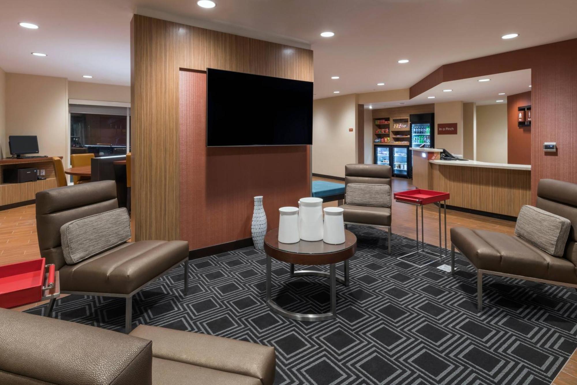 Towneplace Suites By Marriott Hays Buitenkant foto