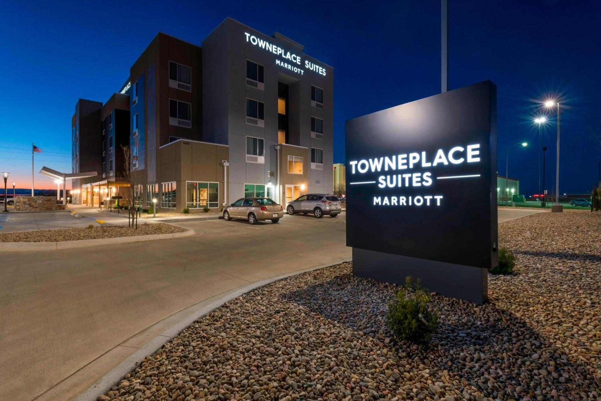 Towneplace Suites By Marriott Hays Buitenkant foto